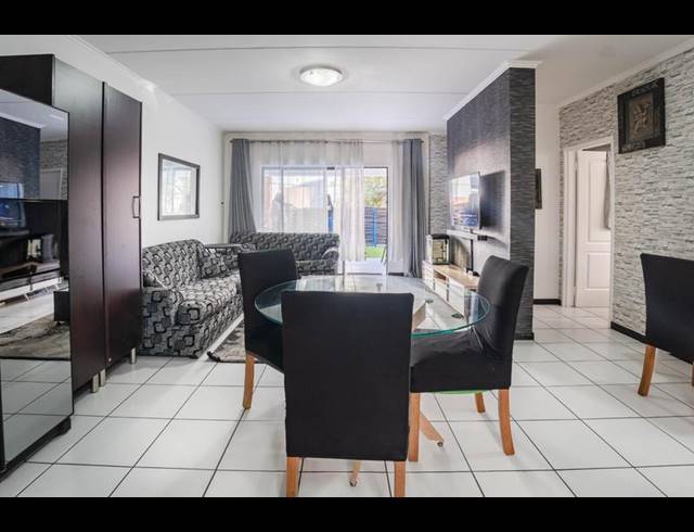 3 BEDROOM APARTMENT FOR SALE IN GREENSTONE HILL